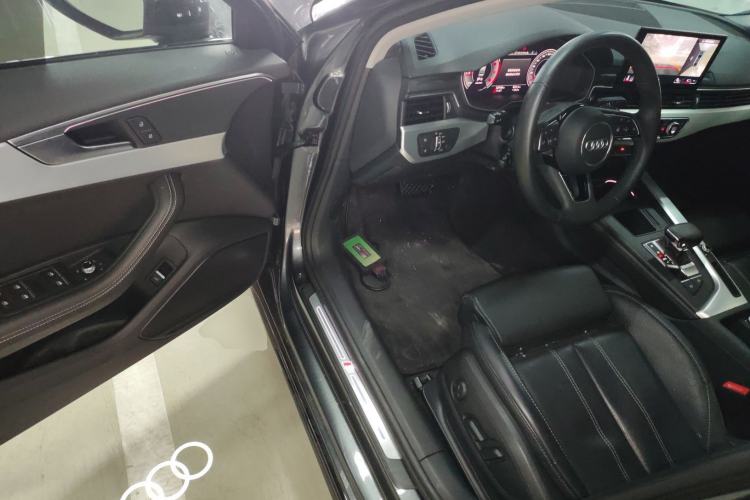 Used Audi A4L 2022 40 TFSI Luxury Dynamic Model
