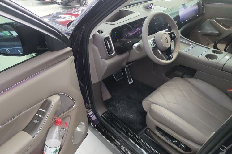 Used Hima AITO M8 2025 Model Pure Electric Max+ Six-Seat Four-Wheel-Drive Version