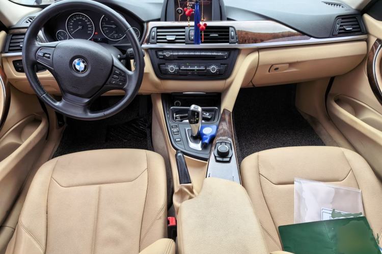 Used BMW 3 Series 2013 320Li Fashion Model Center Console