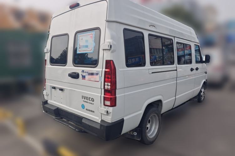 Used Iveco Daily 2023 2.5T A37M1 Long Wheelbase Mid-Height Dual-Tire Side-Sliding Doors 5–9 Seats