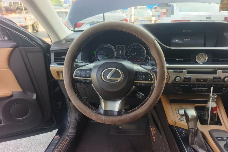 Used Lexus ES 2015 300h Comfort Edition
