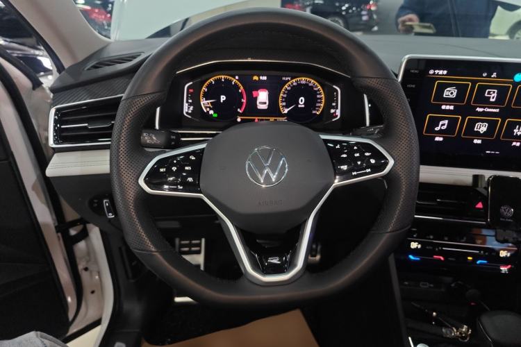 Used Volkswagen Tiguan L 2023 330TSI Automatic Two-Wheel Drive R-Line Enjoyment Edition
