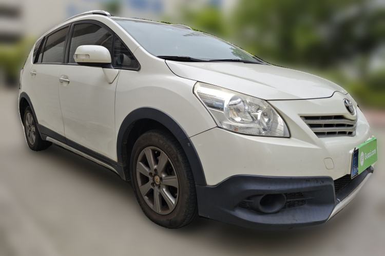 Used Toyota Verso 2015 180E CVT Crossover Edition Front Right 45 Deg