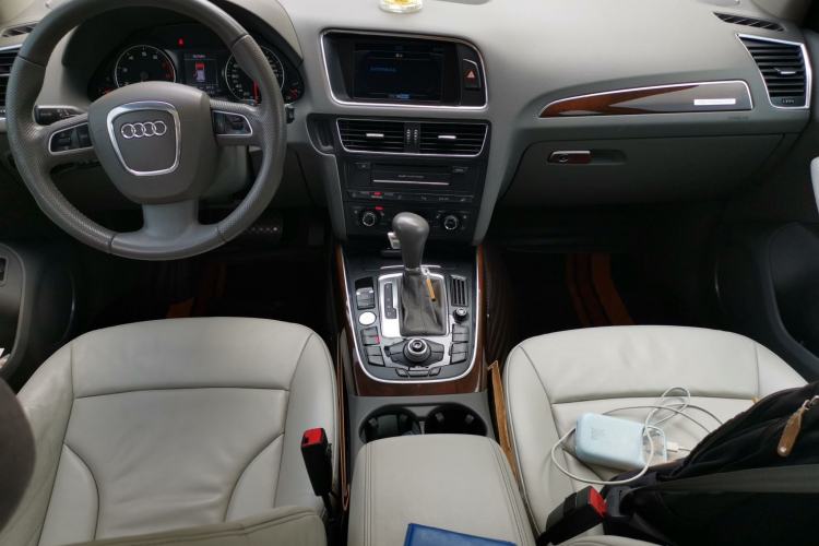 Used Audi Q5 2010 2.0TFSI Off-Road Version Center Console