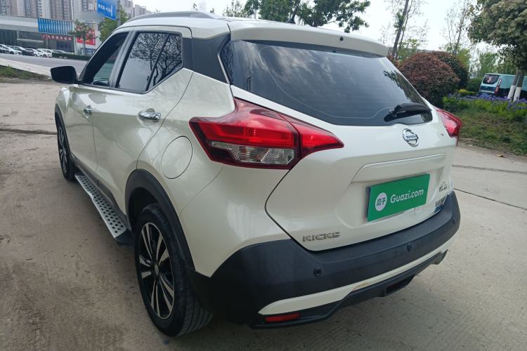 Used Nissan Kicks 2018 1.5L CVT Smart Connect Luxury Edition Rear Left 45 Deg