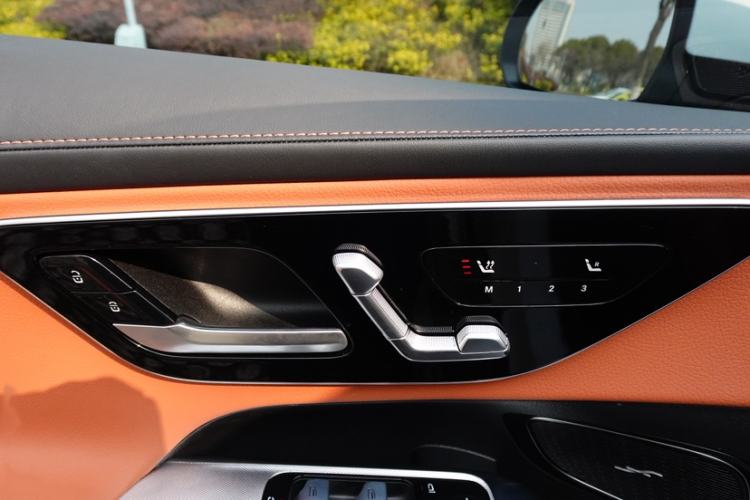 Used Mercedes-Benz GLC 2023 GLC 260 L 4MATIC Luxury Model 5 Seats
