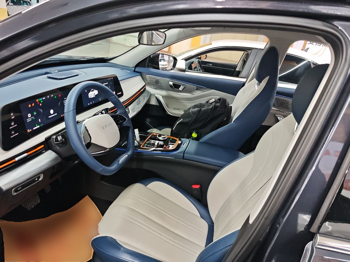 Переднее сиденье в автомобиле