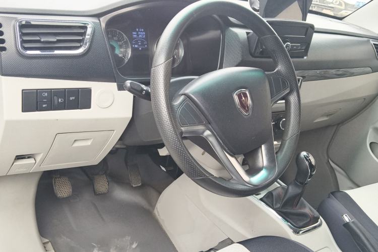 Used Jinbei New Hiace S 2019 1.5L Van Wealth Edition China VI SWC15M Center Console