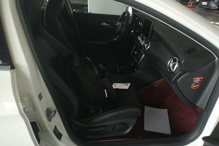 Used Mercedes-Benz GLA 2018 GLA 200 Sport Edition Right Front Seat