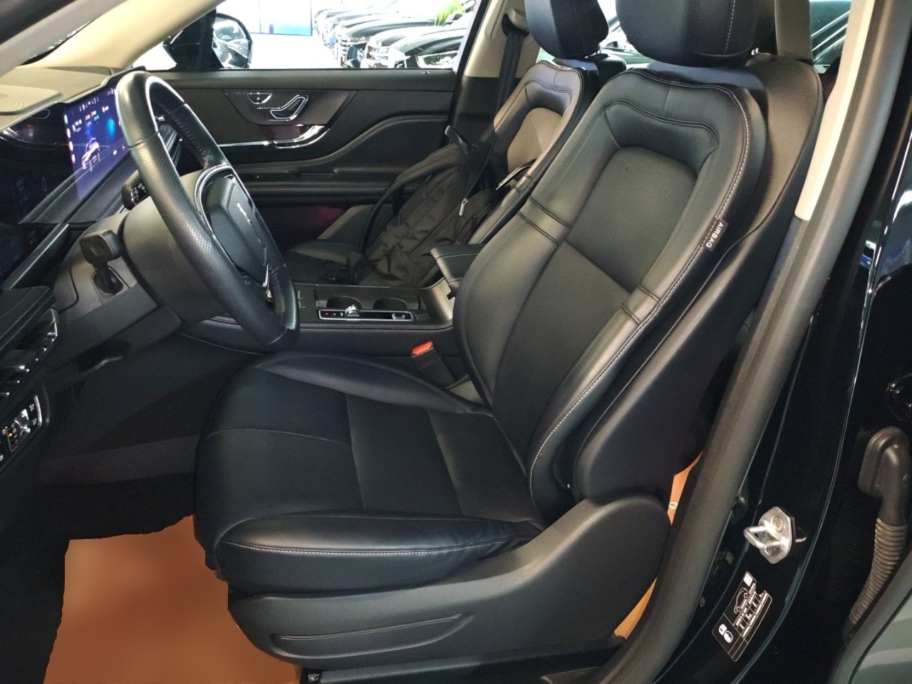 Переднее сиденье в автомобиле