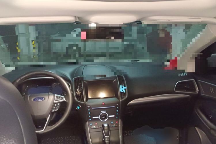 Used Ford Edge 2015 2.0T GTDi Four-Wheel Drive Prestige Model Center Console