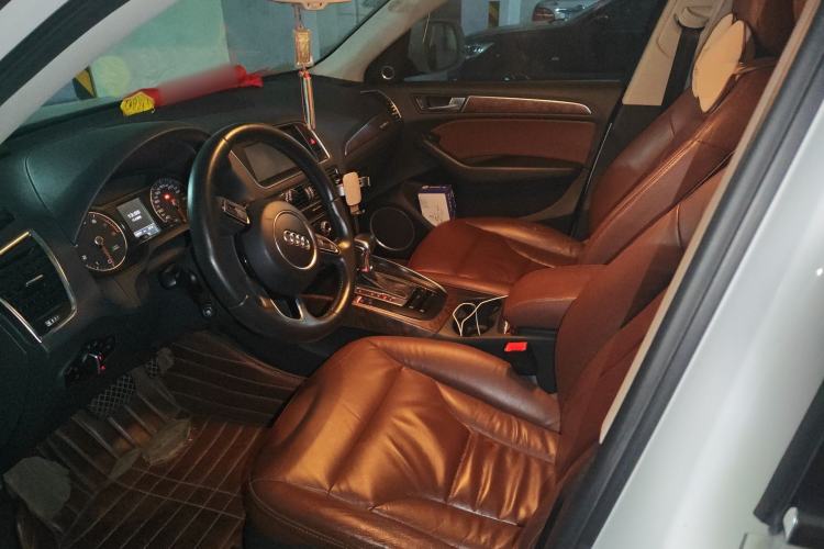 Used Audi Q5 2013 40 TFSI Ambition Left Front Seat