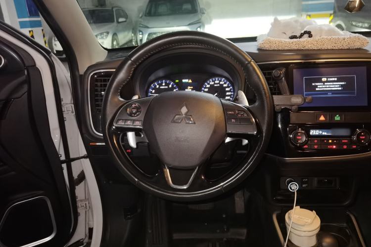 Used Mitsubishi Outlander 2019 2.4L 4x4 Zhi Xiang Edition 5 Seats China V Emission Standard
