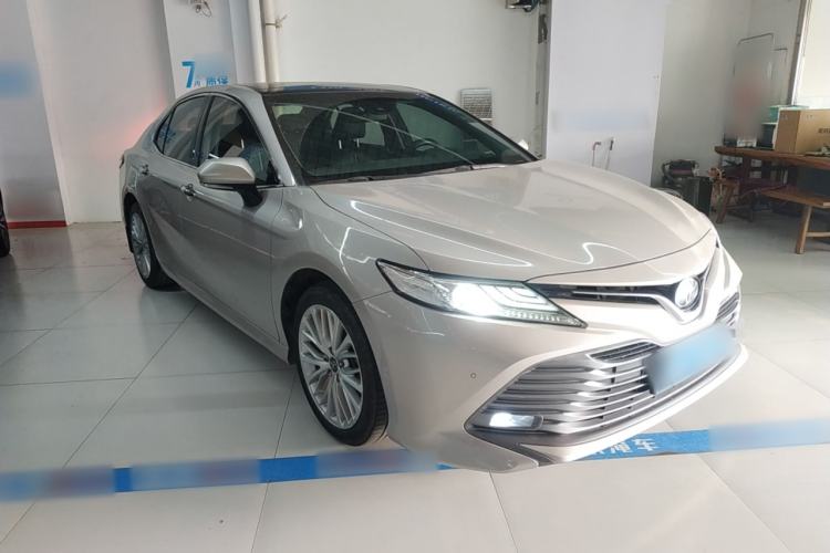 Used Toyota Camry 2019 Revised Version 2.5G Luxury Edition Front Right 45 Deg