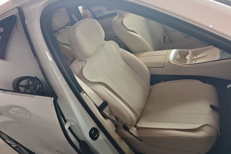 Used ONVO Luxeed L90 2025 Model—Ultra Six-Seater Version Right Front Seat