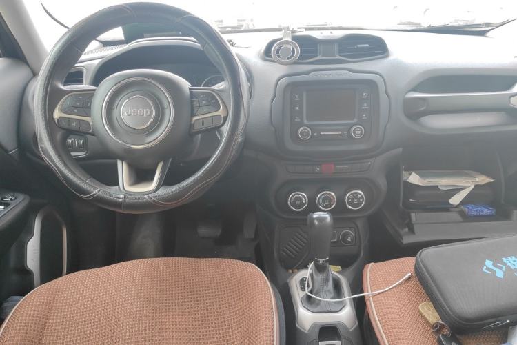 Used Jeep Renegade 2016 1.4T Automatic High-Energy Version Center Console