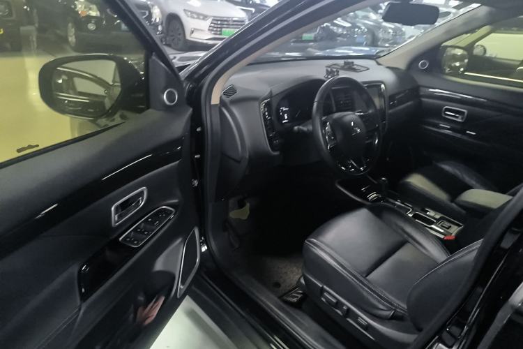 Used Mitsubishi Outlander 2020 2.0L Two-Wheel Drive Comfort Edition 7-Seater