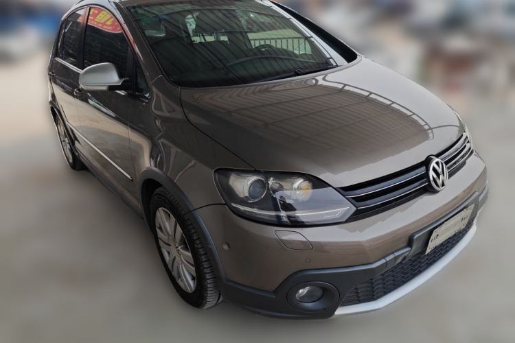 Used Volkswagen Golf 2011 1.4TSI Cross Golf Front Right 45 Deg