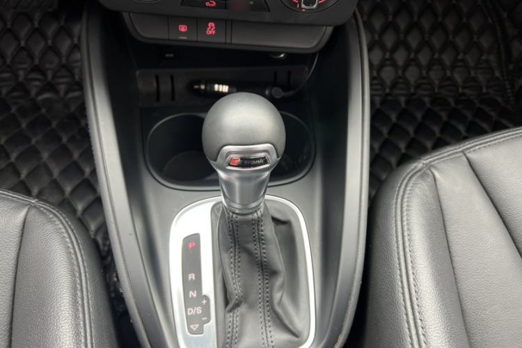 Used Audi A1 2016 30 TFSI Sportback Design Fashion Edition Gear Lever