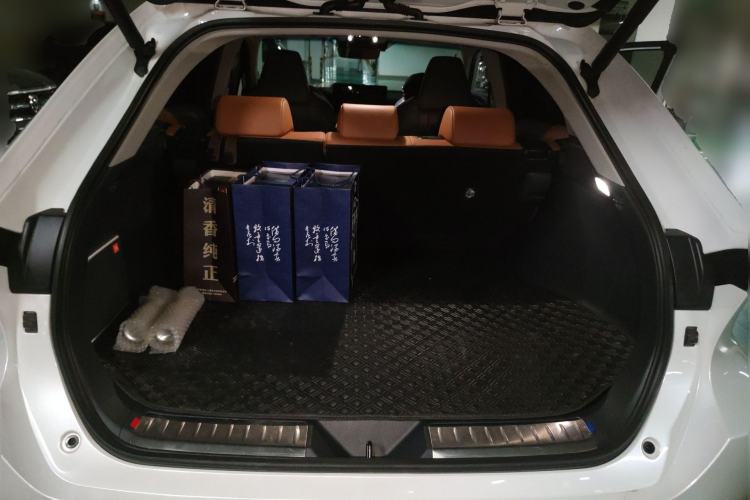 Used Toyota Venza 2022 Dual-Engine 2.5L CVT Two-Wheel Drive Prestige Edition Trunk