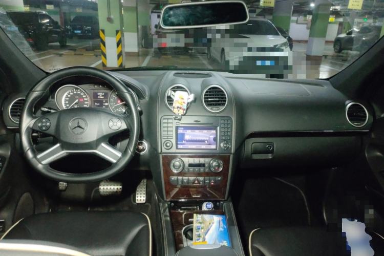 Used Mercedes-Benz M-Class 2010 ML 350 4MATIC Luxury Model Center Console