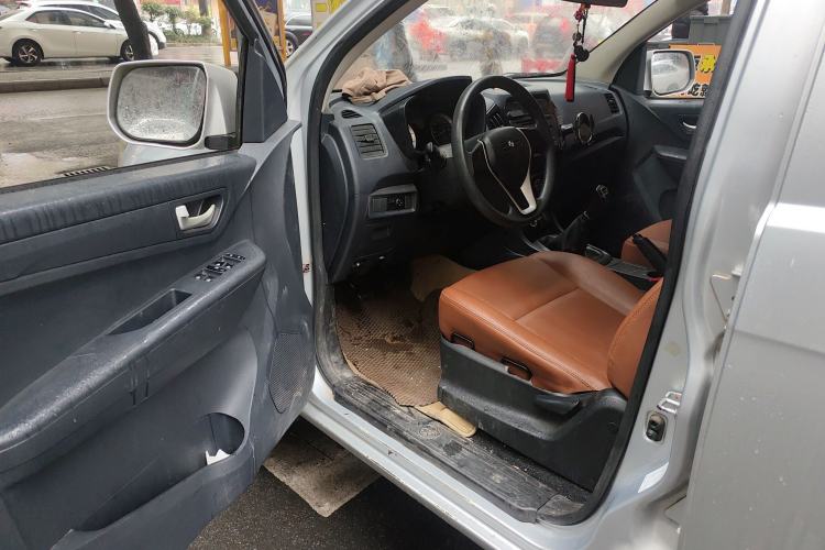 Used Isuzu JLM 2017 2.0T Two-Wheel Drive Advanced Version 4K21D4T Driver Seat