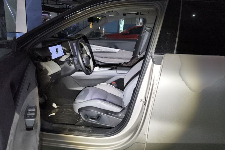 Used Lynk & Co 08 EM-P 2023 120km Long-Range Halo Left Front Seat