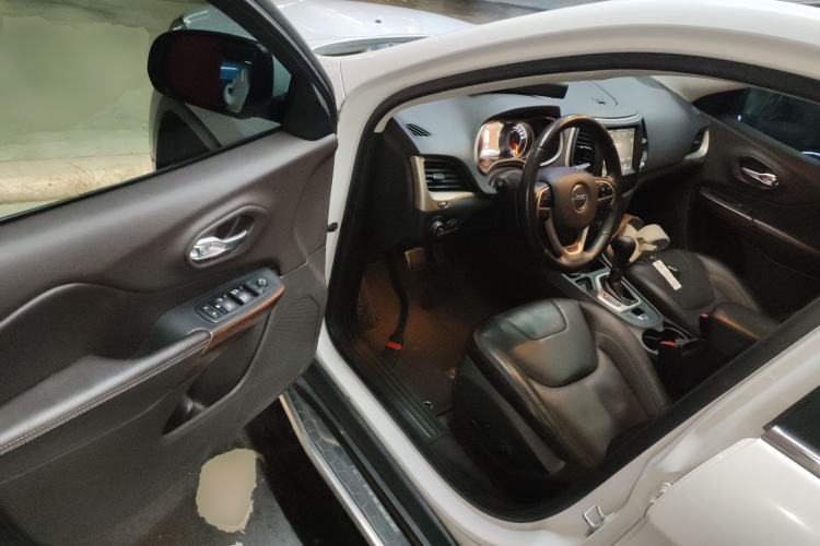 Used Jeep Cherokee 2016 2.0L Superior Edition