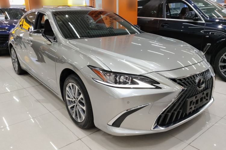 Used Lexus ES 2023 200 Excellence Edition Front Right 45 Deg