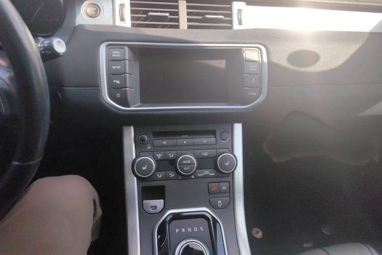 Used Land Rover Range Evoque 2015 2.0T Five-Door Fashion Edition Audio And AC Panel