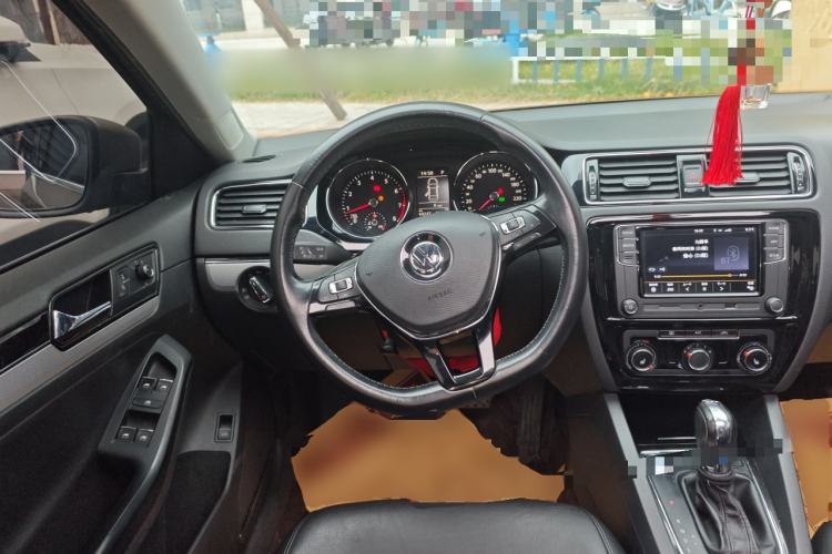 Used Volkswagen Sagitar 2018 180TSI DSG Prestige Edition Steering Wheel