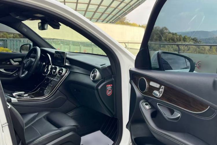 Used Mercedes-Benz GLC 2017 GLC 260 4MATIC Luxury Model
