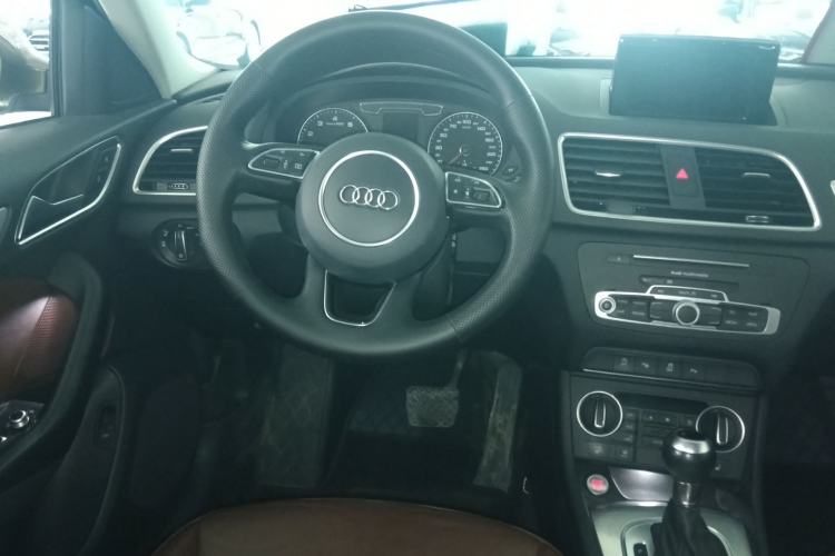 Used Audi Q3 2016 35 TFSI Style Edition Steering Wheel