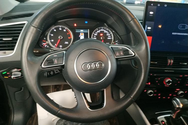 Used Audi Q5 2017 Plus 40 TFSI Technology Model Steering Wheel