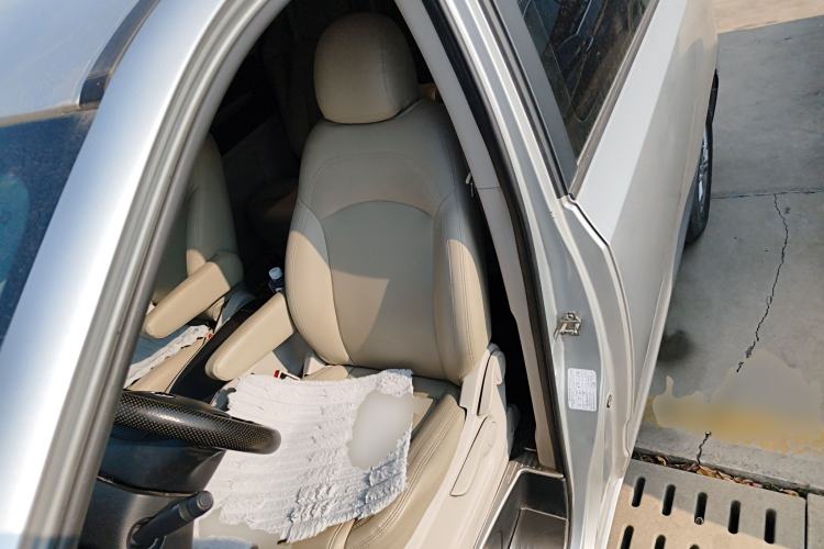 Used SAIC MAXUS G10 2014 2.0T Automatic Elite Edition