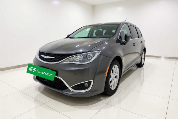 Used Chrysler Grand Voyager 2017 3.6L Premium Edition
