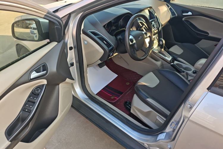 Used Ford Focus 2012 Sedan 1.6L Automatic Fashion Edition
