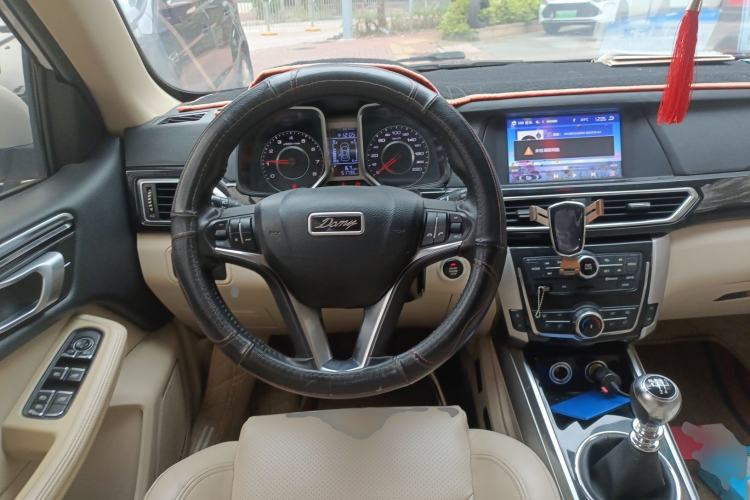 Used Zotye Domy X5 2017 Platinum Edition 1.5T Manual Luxury Model Steering Wheel