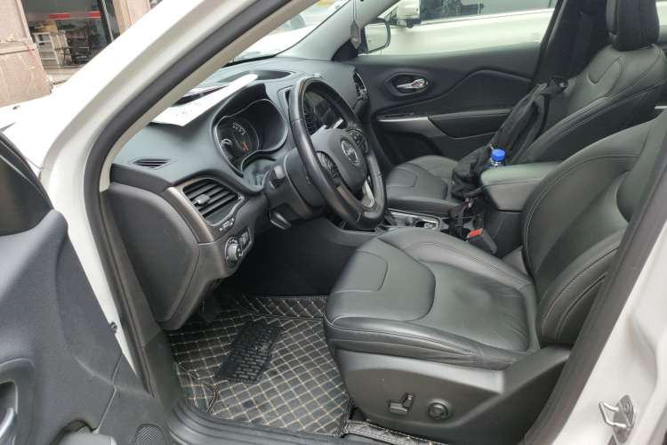 Used Jeep Cherokee 2020 2.0T Two-Wheel Drive Leading Edition