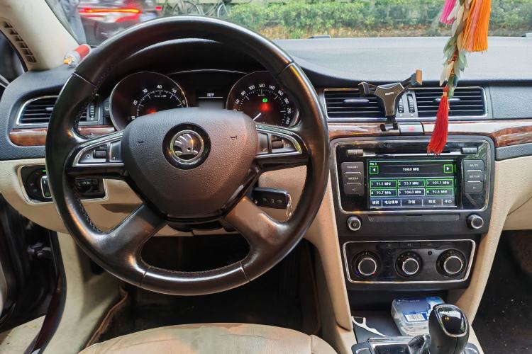 Used Skoda Superb 2013 1.8TSI Automatic MingShi Edition Steering Wheel