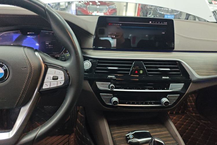 Used BMW 5 Series New Energy 2020 Mileage Upgrade Version 530Le Luxury Package Center Console