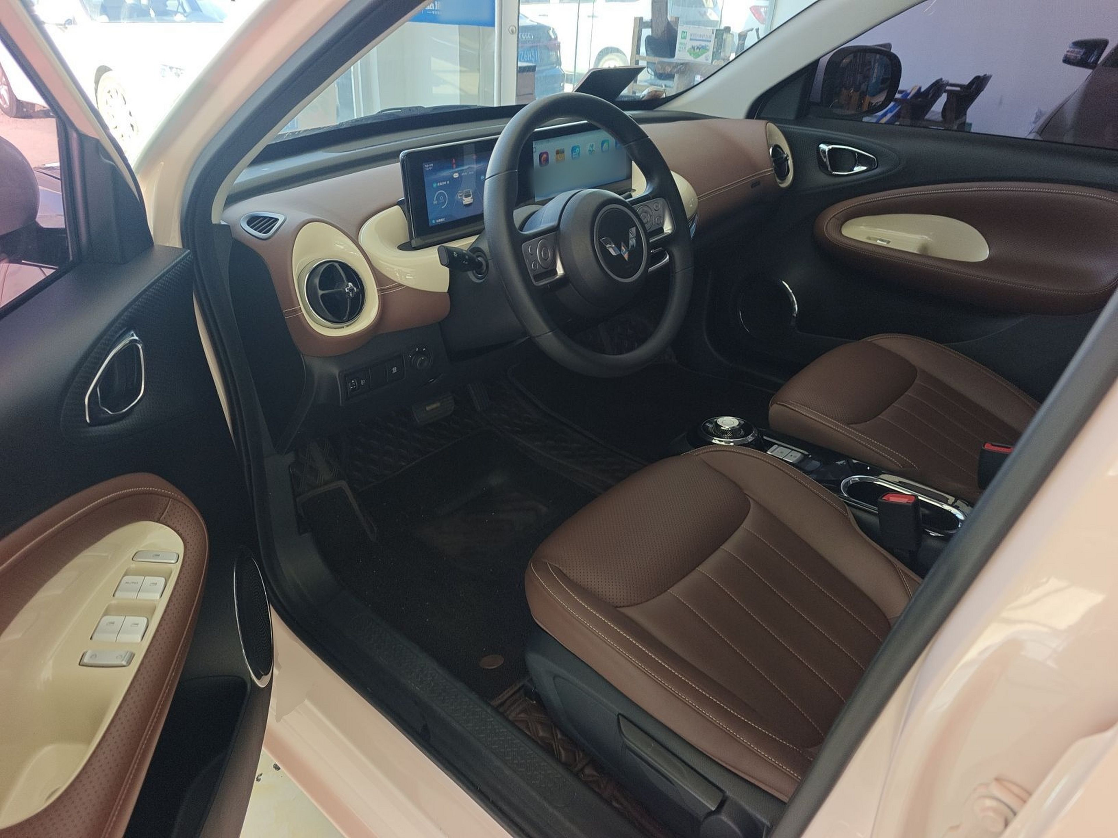 المقاعد الأمامية داخل السيارة