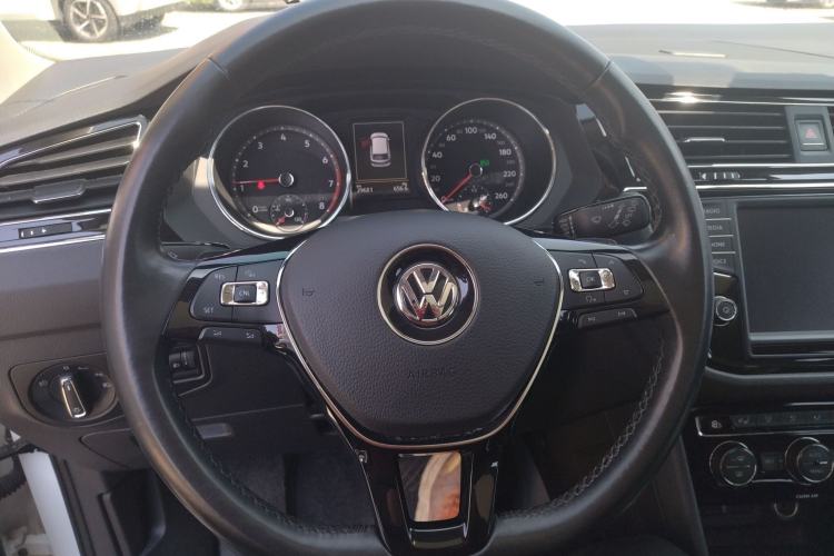 Used Volkswagen Tiguan L 2018 330TSI Automatic Two-Wheel Drive Luxury Edition