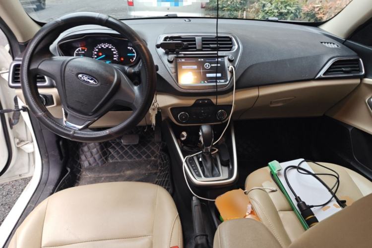 Used Ford Escort 2017 Revised Version 1.5L Automatic Comfort Edition Center Console