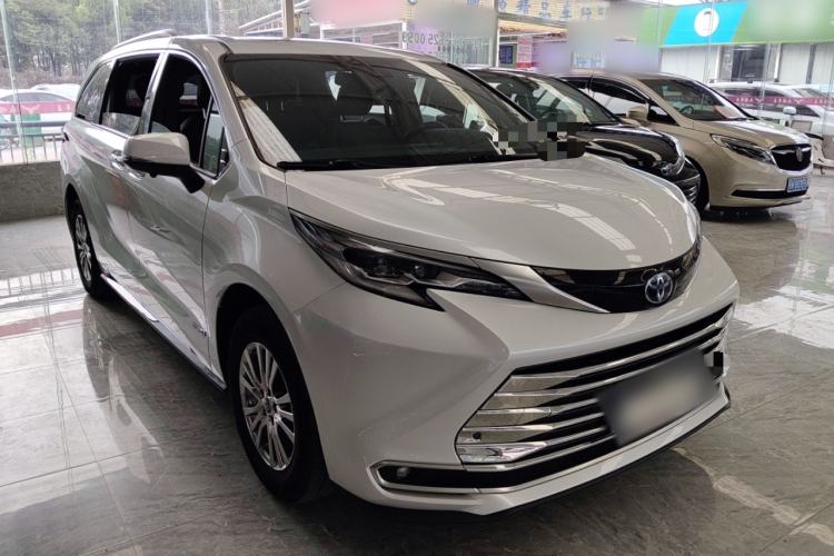 Used Toyota SIENNA 2021 2.5L Hybrid Premium Edition Front Right 45 Deg