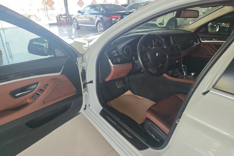 Used BMW 5 Series 2017 528Li Leading Model
