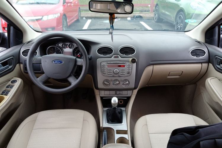 Used Ford Focus 2012 Sedan Classic 1.8L Manual Fashion Edition Center Console