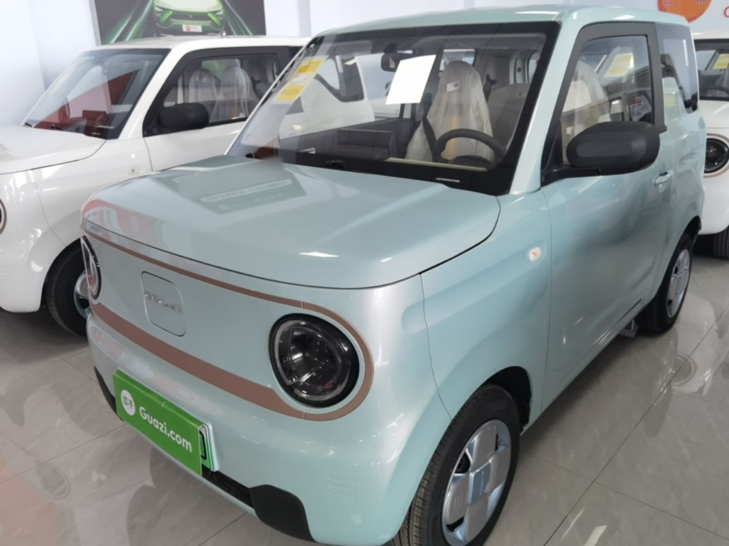 Unter der Vorderseite des Autos