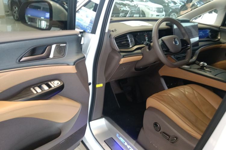 Used Denza D9 2022 DM-i 970 Four-Wheel Drive Flagship Model
