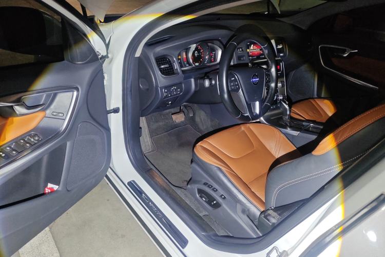 Used Volvo V60 2015 T5 Zhiya Edition